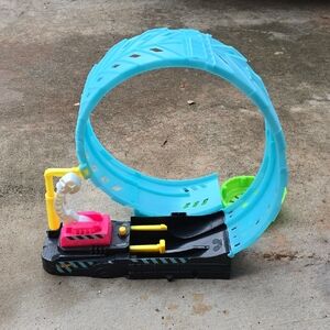 Hot Wheels Monster Trucks Glow-In-The-Dark Epic Loop Challenge Playset